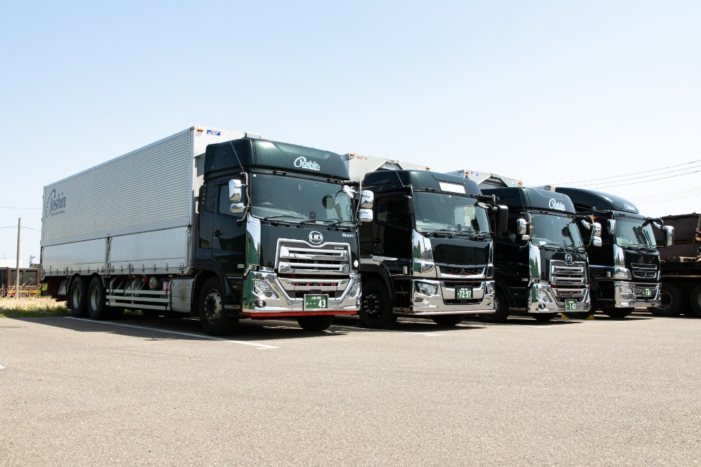 上新運輸の保有車両